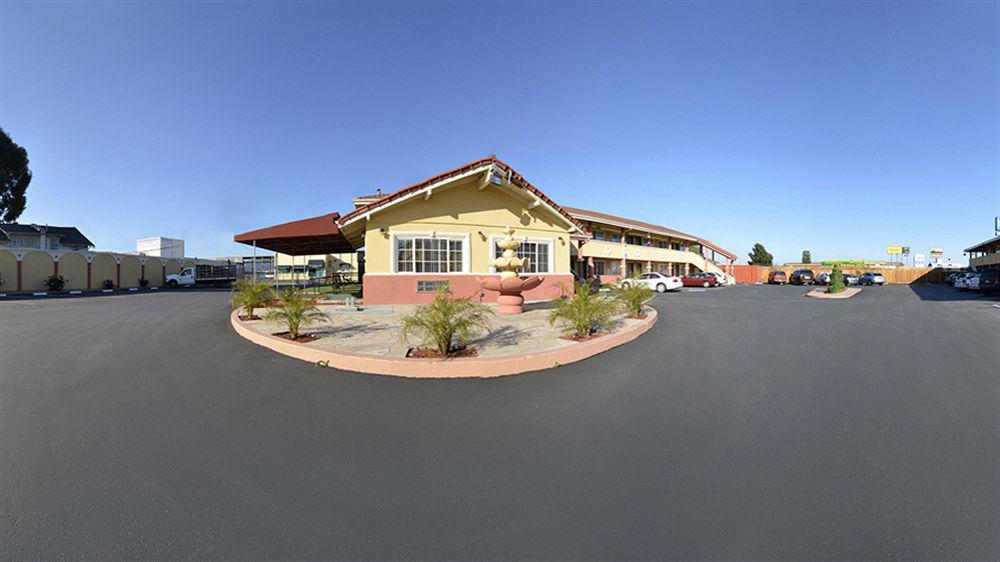 Rodeway Inn & Suites Near The Coliseum & Arena Oakland Exterior photo